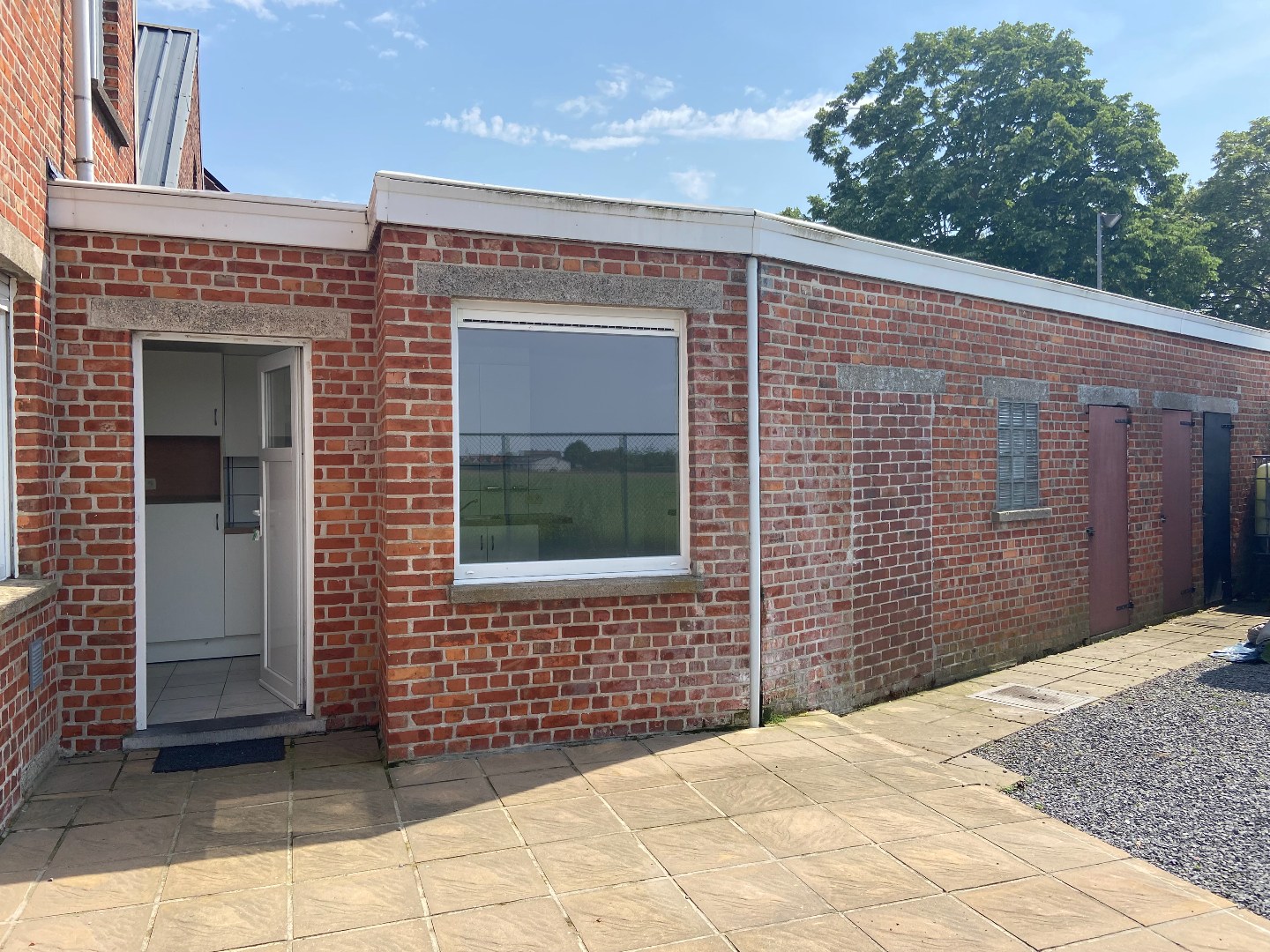 Ruime comfortabele halfopen woning met tuin en landelijk uitzicht! 