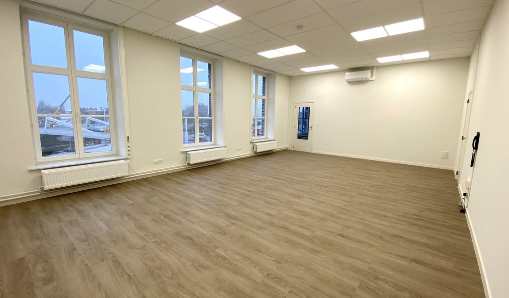 Kantoren met zicht op water in gerenoveerde kantoorvilla te huur in Gent