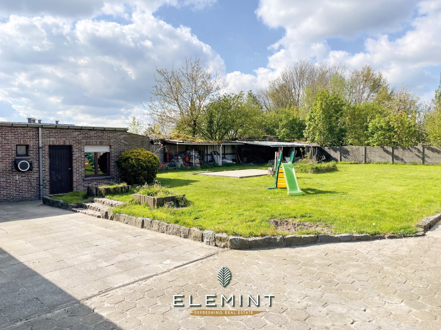 Landelijk gelegen woning met garage op 946m² 