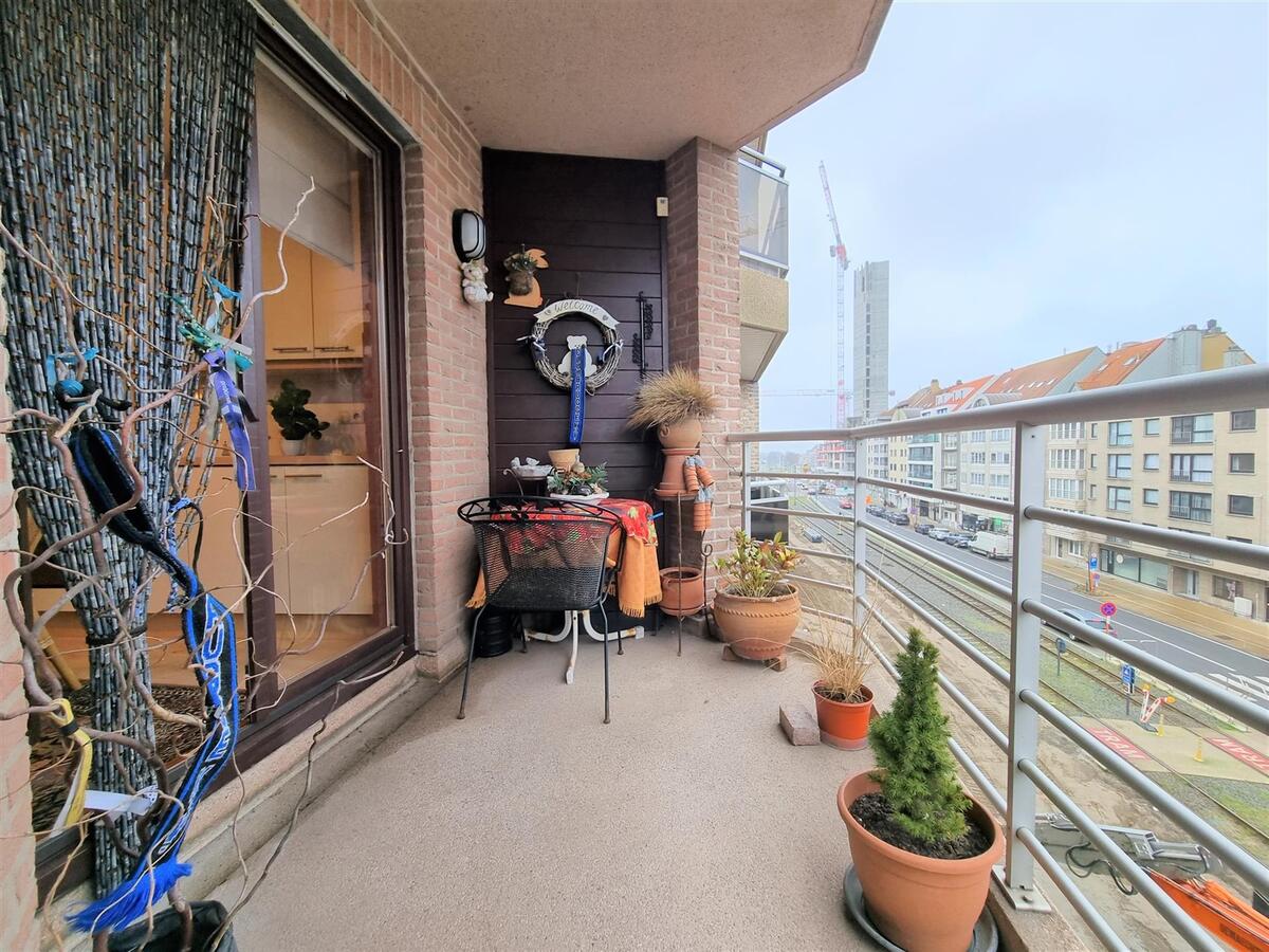 Zeer ruim, op te frissen appartement met 3 slaapkamers - Heist 