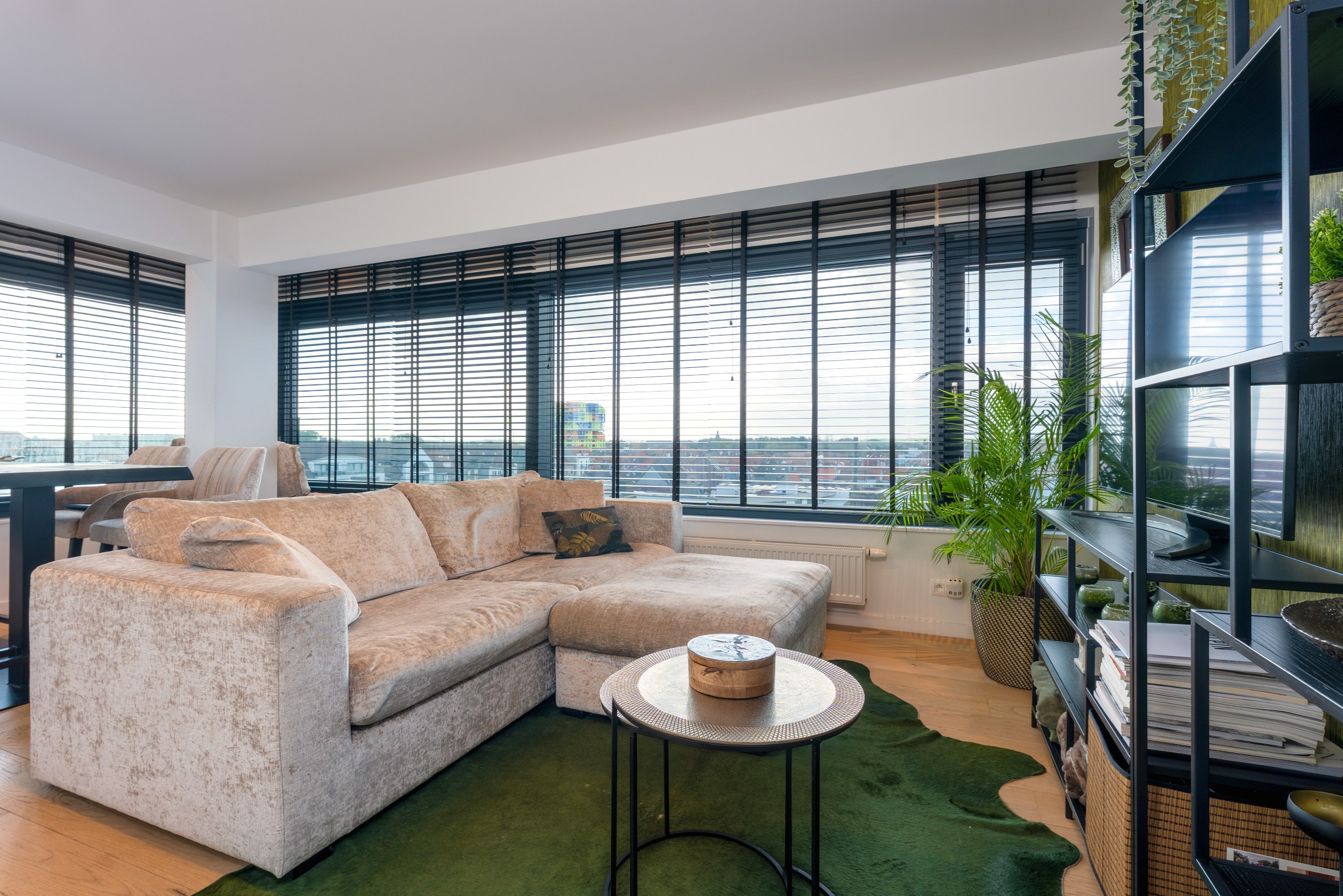 Hoek appartement met zijdelingszeezicht op centrale ligging 