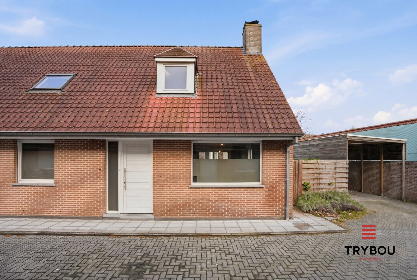 Halfopen bebouwing met 4 slaapkamers in Poelkapelle! 