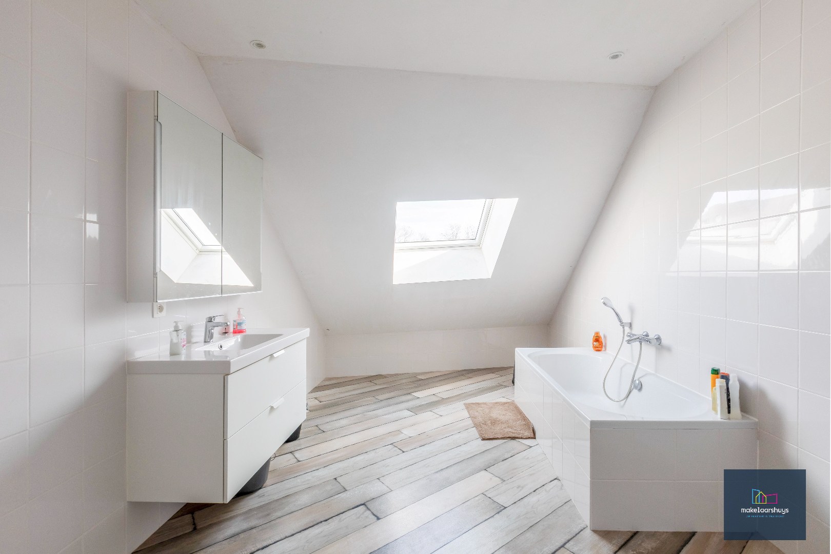 Opbrengsteigendom met 9 kamers - "COHOUSING" 