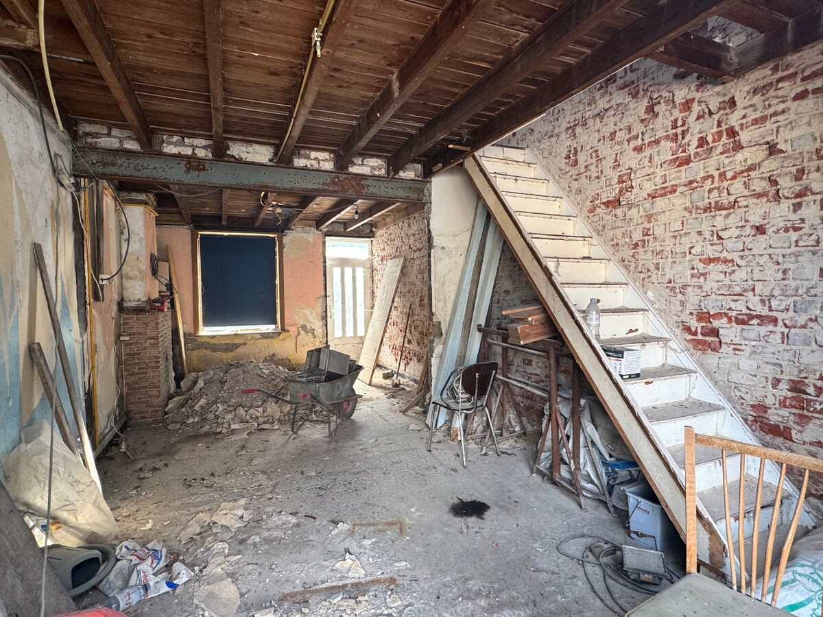 Gedeeltelijk afgebroken woning met potentieel te Koekelare 