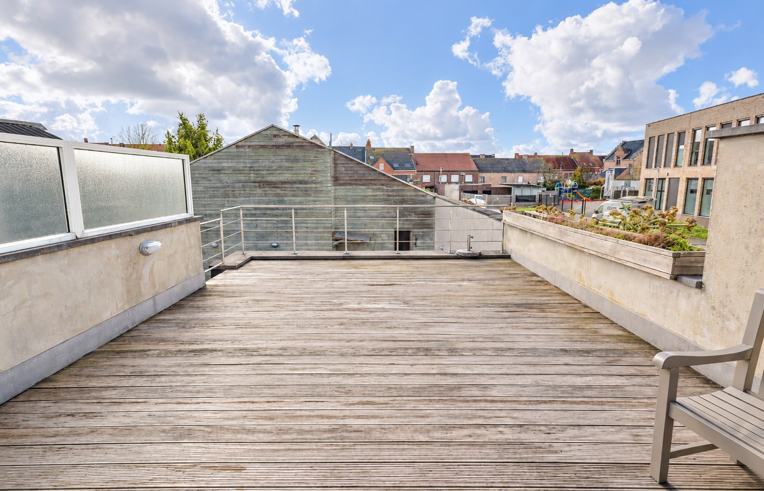 Bel-etagewoning met tuin, loods (450 m²) en tal van mogelijkheden 