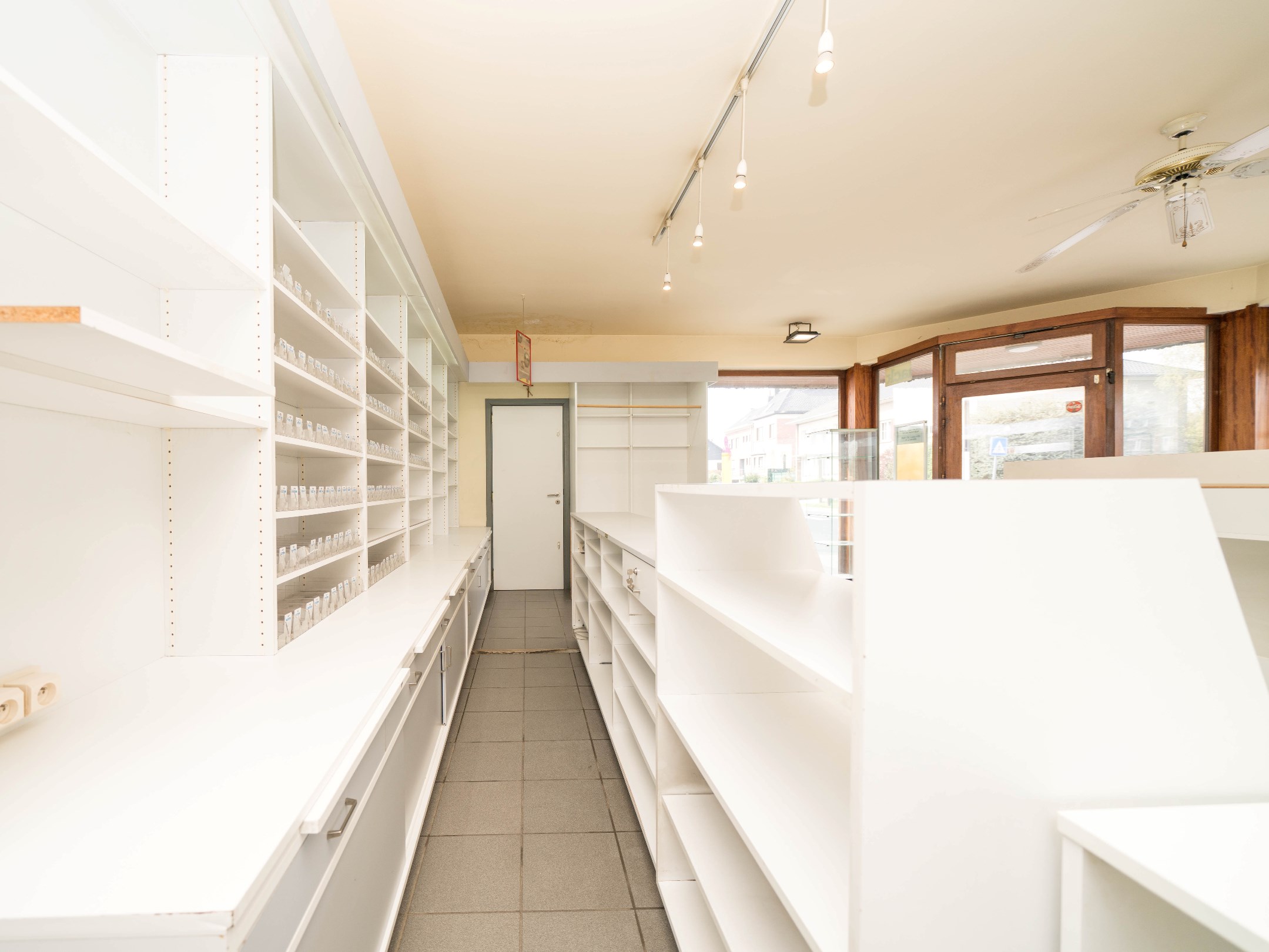 Winkel/kantoorruimte (65m²) op een gunstige ligging 
