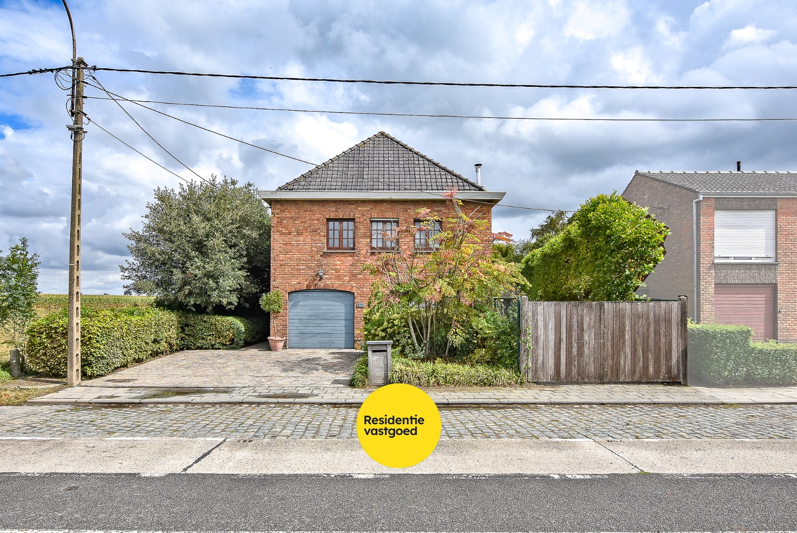 Instapklare alleenstaande woning met 4/5 slaapkamer op 2.084m² te Diksmuide! 