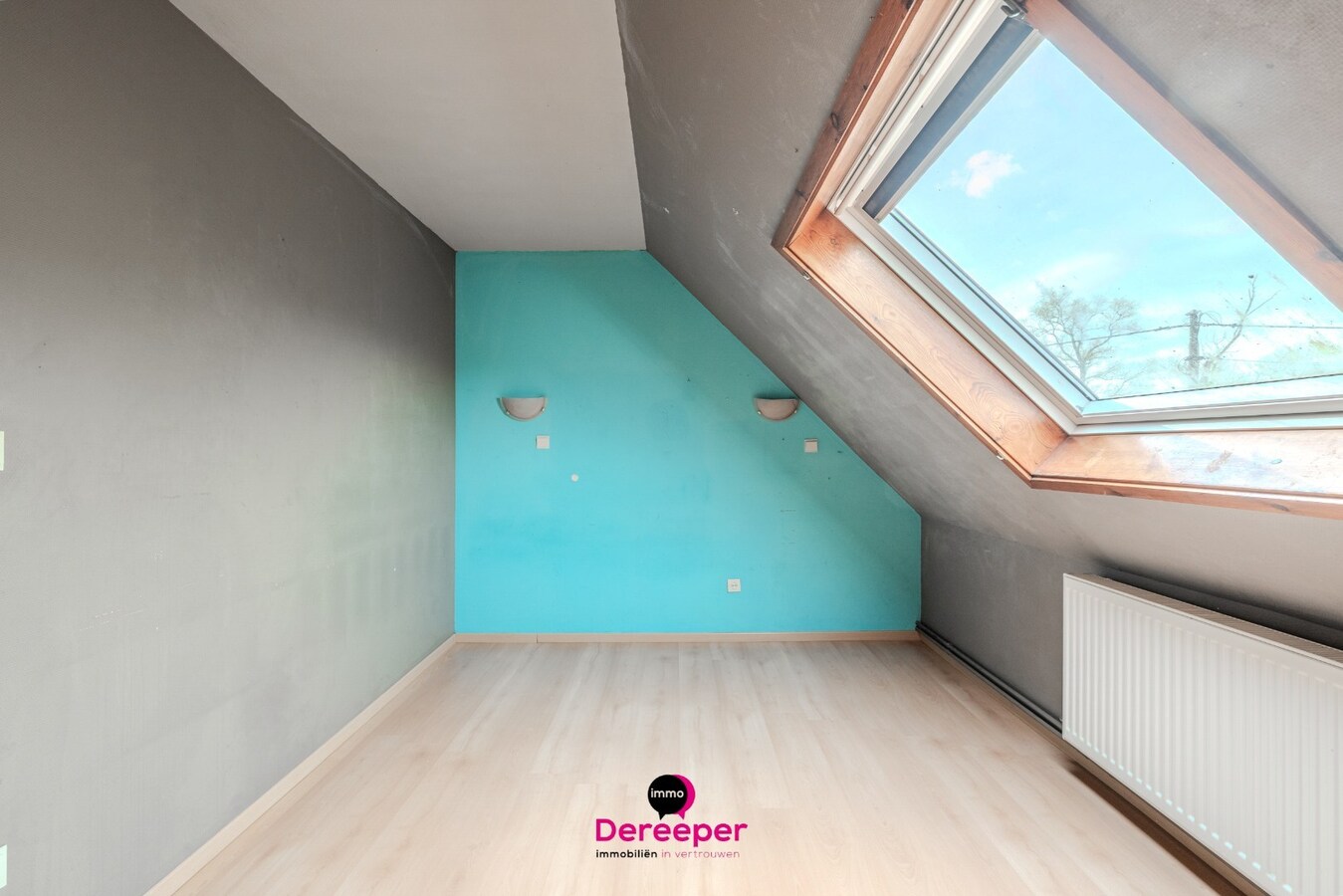 Ruim perceel van 955 m² met twee gekoppelde woningen – perfect voor kangoeroewonen in Gistel 