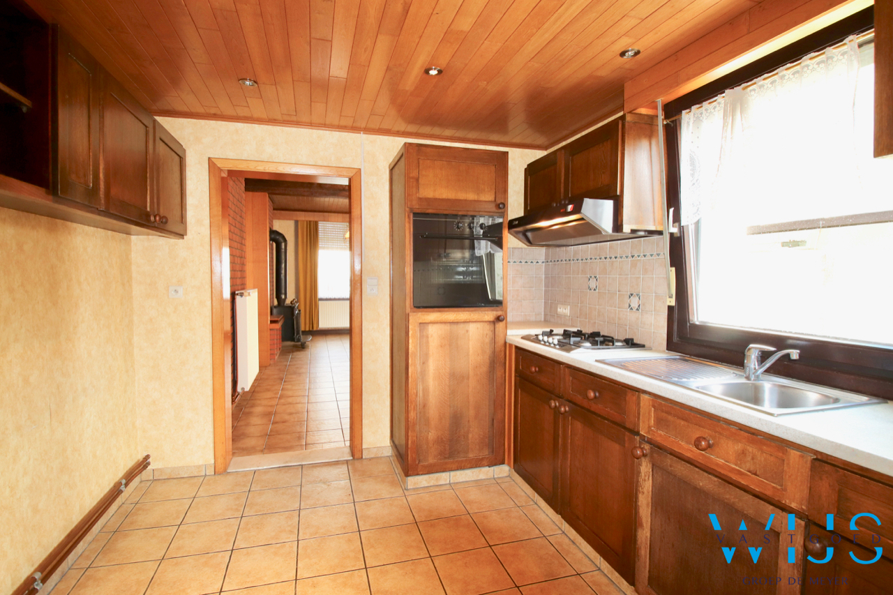 Op te frissen woonhuis op een mooi perceel te Ertvelde ! 