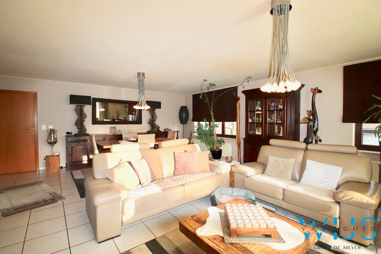 Ruim &amp; energiezuinig 2 slaapkamerappartement te EVERGEM ! 