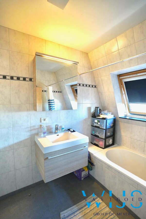 Super gezellig dakappartement met 1 slaapkamer in hartje Assenede ! 