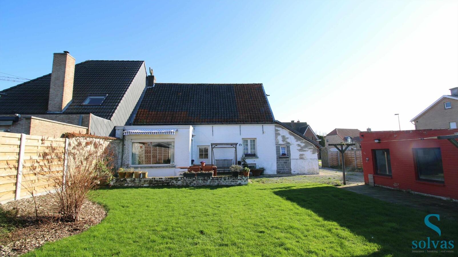 Deels te renoveren woning op toplocatie! 