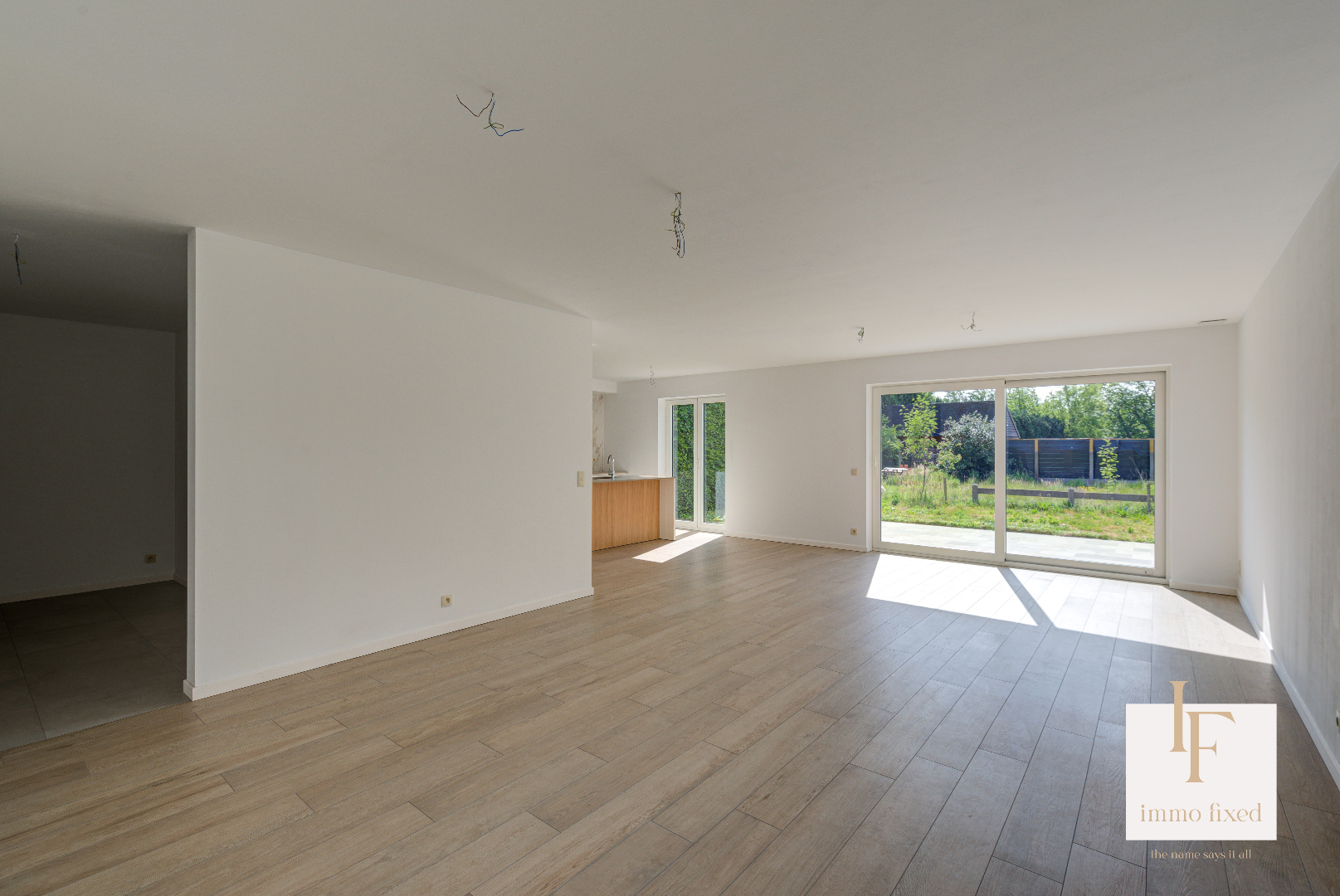 Duplex (gelijkvloers) van 134m2 met tuin en parking te ZOERSEL! 