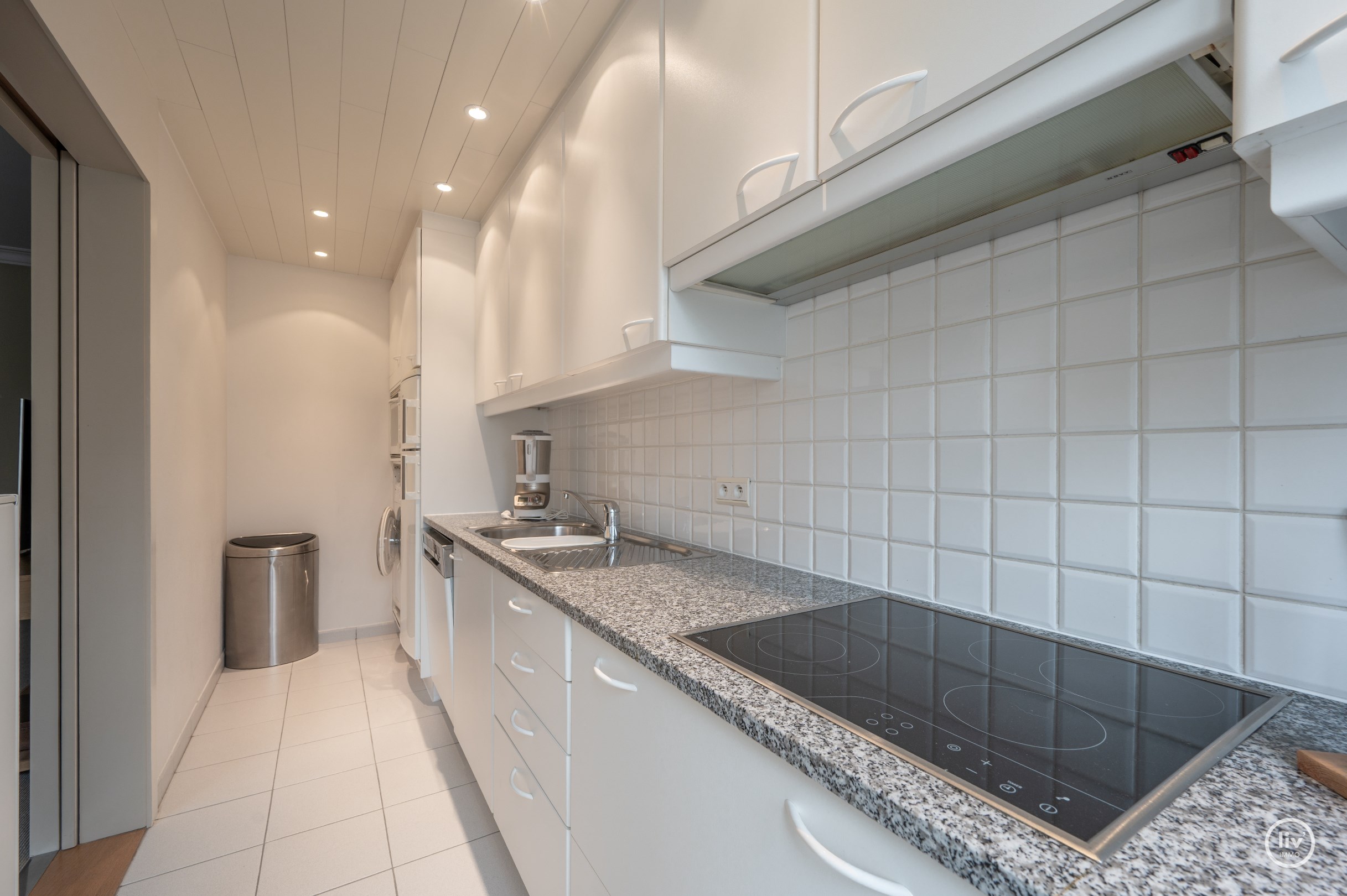 GEMEUBELD - Aangenaam appartement vlakbij het strand en het bruisende Rubensplein. 