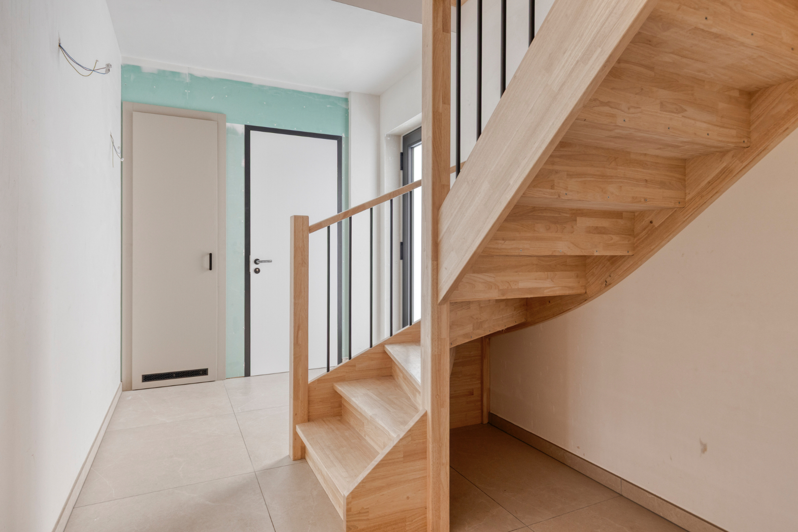 Heikant (NL) – Moderne vrijstaande woning met verrassend veel ruimte, energiezuinig comfort en mogelijkheden voor werken aan huis 