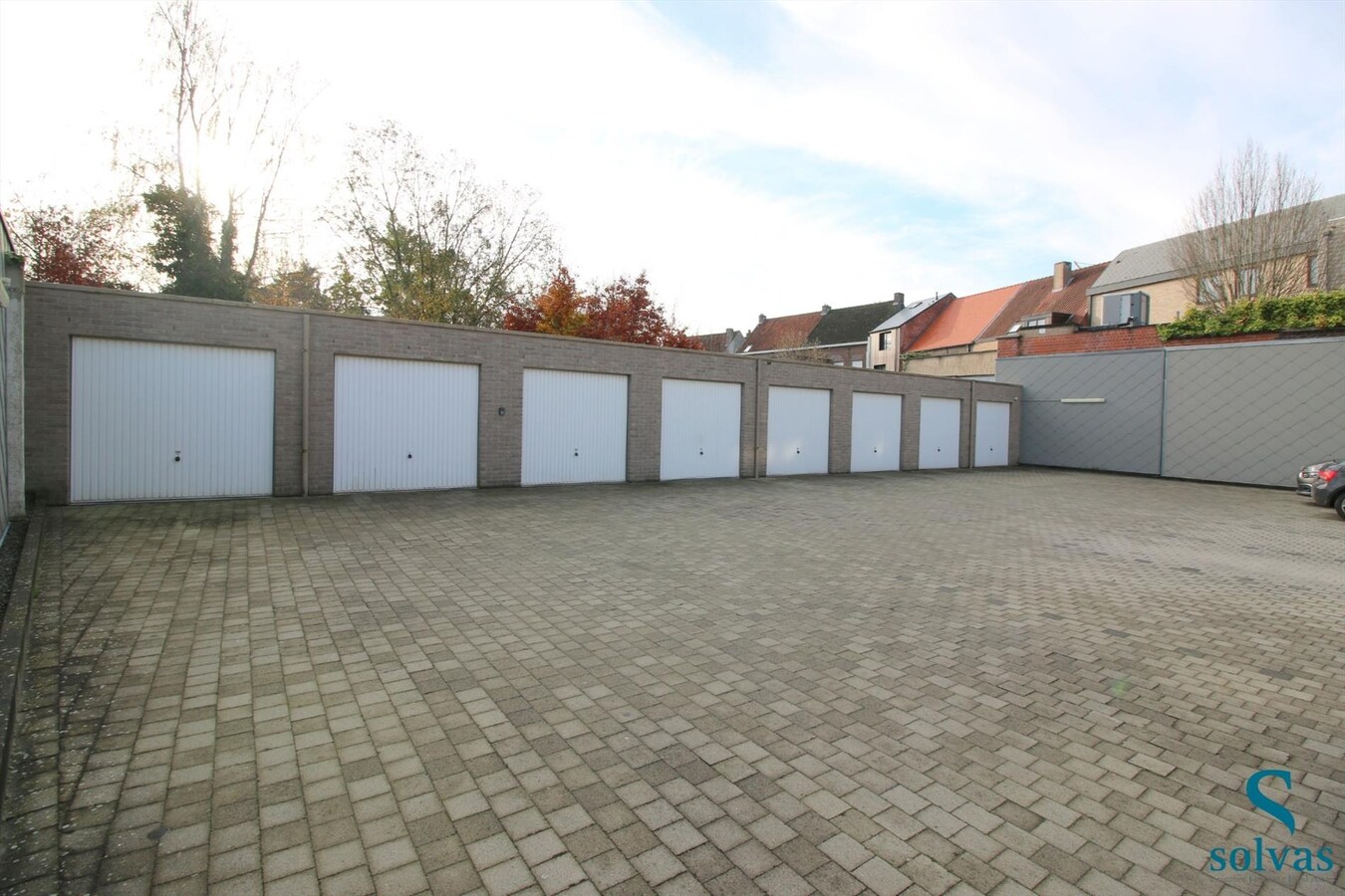 Appartement met 2 garageboxen 
