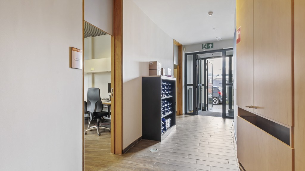 Standalone kantoorgebouw te koop in het industriepark Zwijnaarde