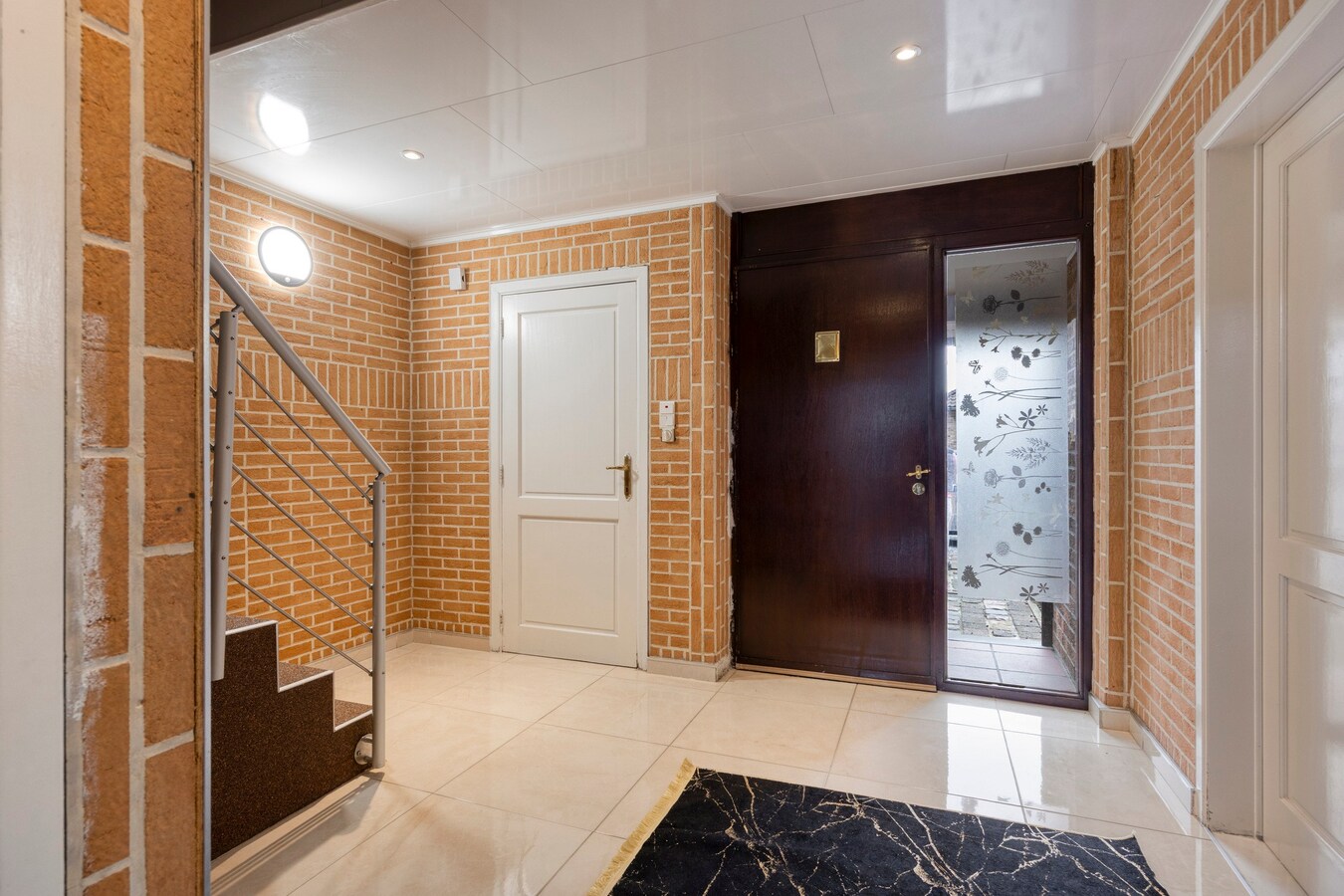 Residentieel gelegen woning met 4 slaapkamers.  Buurt 'De Hulst'. 