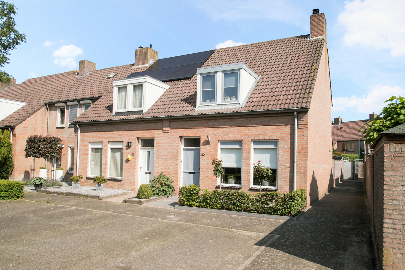 Prachtige afgewerkte hoekwoning op een rustige locatie aan de rand van Hapert. 