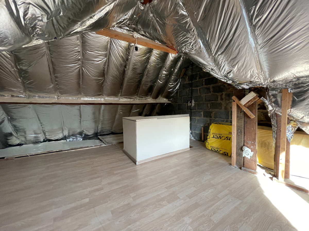 Rijwoning met 2 slaapkamers en tuin te Roeselare 