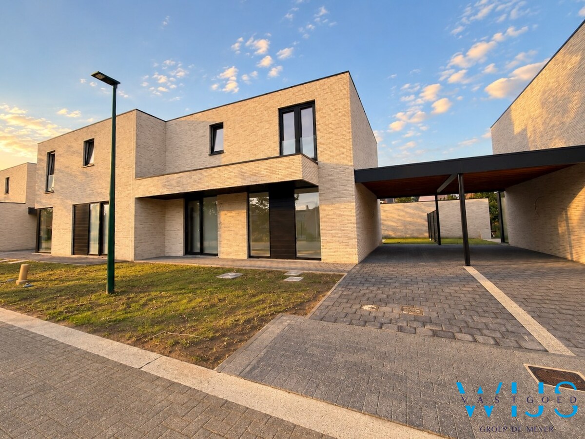 Te huur woning - Oosteeklo