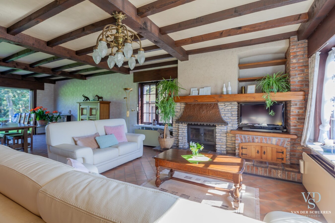 Exceptioneel landhuis met bijgebouw in groene omgeving 