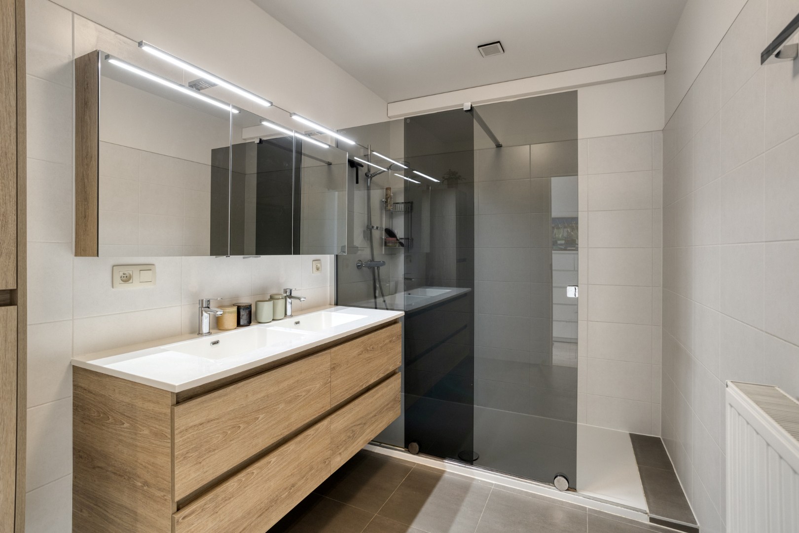 Instapklare woning met 4 slaapkamers, aangename leefruimte met staanplaats - EPC 89Kw/m² 