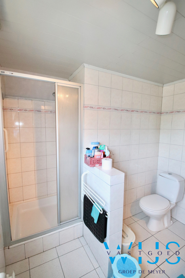 Instapklaar woonhuis met 4 slaapkamers op 936m² te Zelzate! 