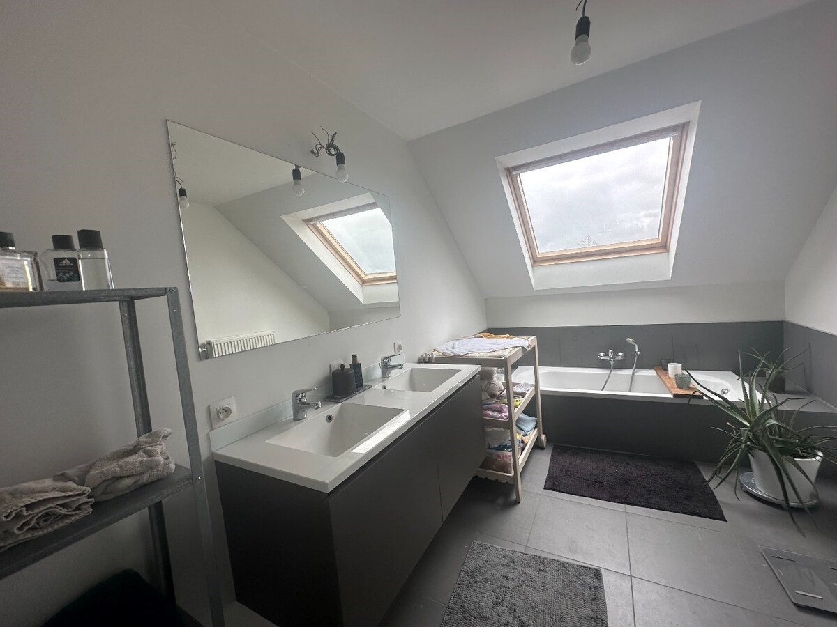 Ruime nieuwbouwwoning met zongerichte tuin en 3 slaapkamers 