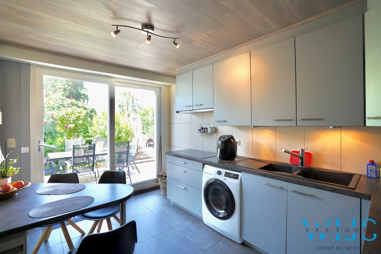 Praktisch en rustig gelegen woning met garage &amp; toffe tuin te Zelzate! 
