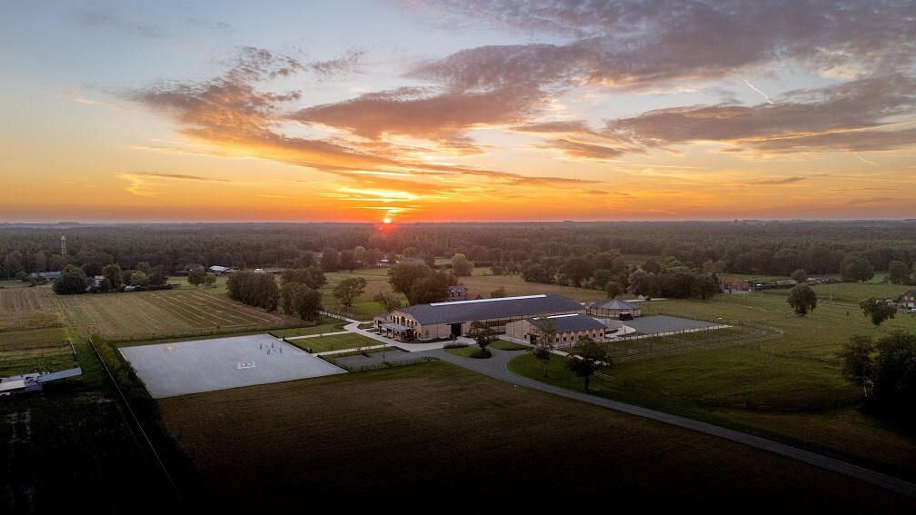 Exclusive professional equestrian accommodation (new construction) with villa on approximately 9 hectares in Neerpelt. 