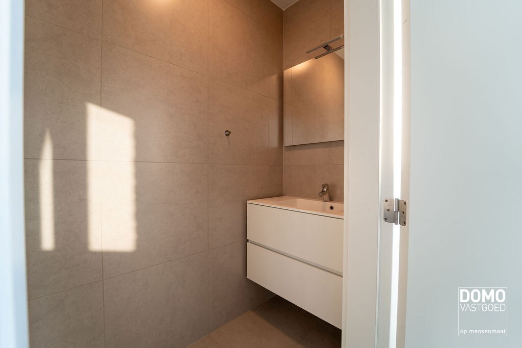 LUXE PENTHOUSE APPARTEMENT VAN 192 M² MET 3 SLAAPKAMERS, 2 TERASSEN, EN ONDERGRONDSE GARAGEBOX IN HASSELT (SINT-LAMBRECHTS-HERK) 