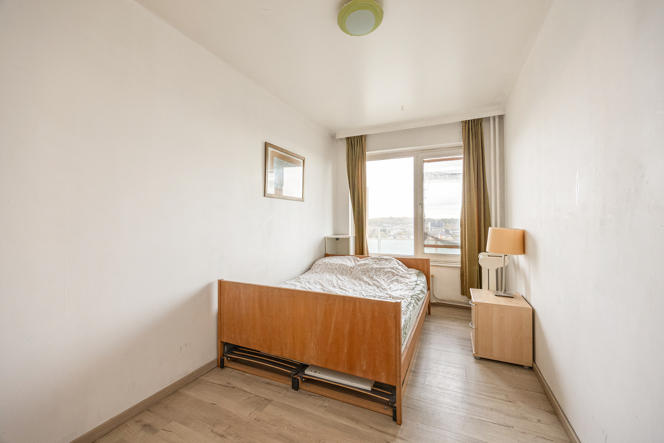 Instapklaar 2-slaapkamerappartement met terras en prachtig uitzicht in Berchem 