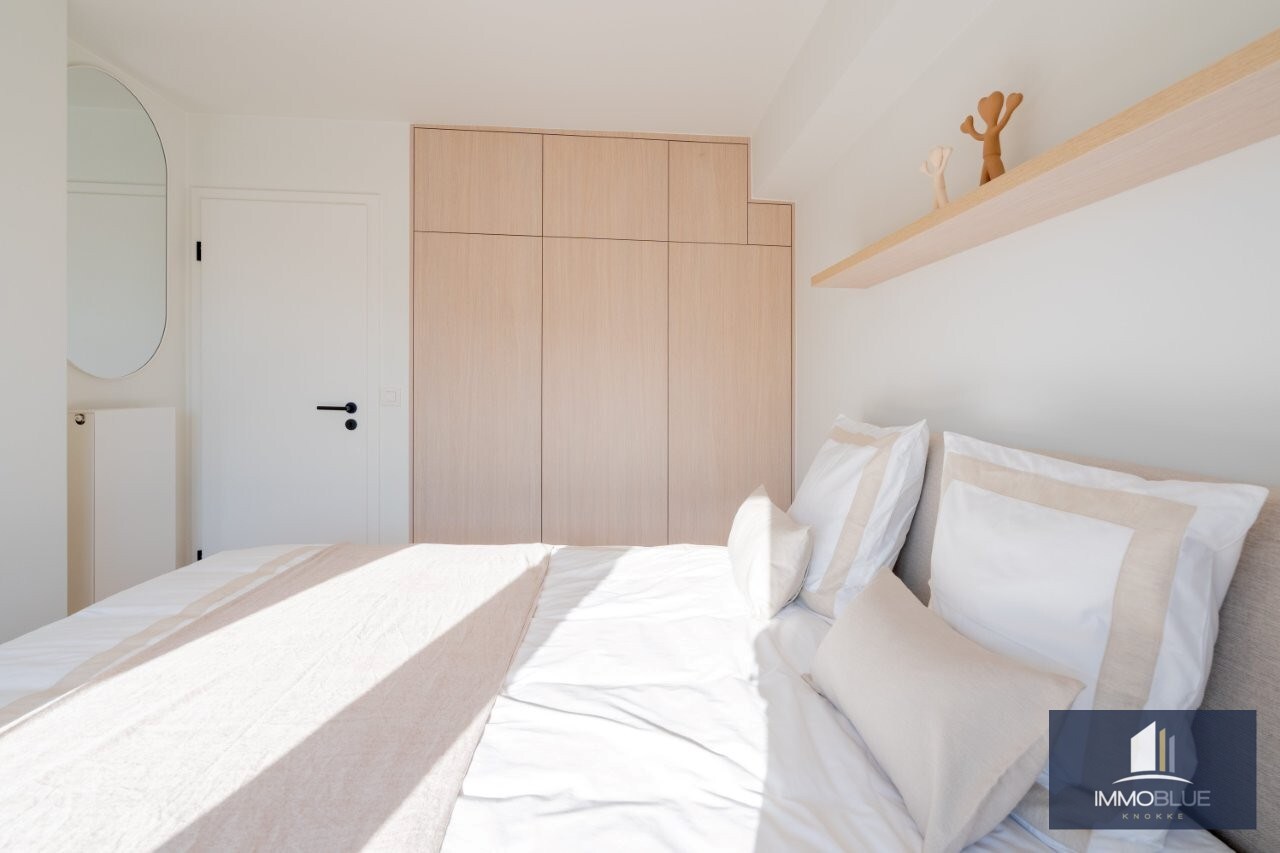 Appartement entièrement rénové et lumineux, situé dans une petite résidence. 