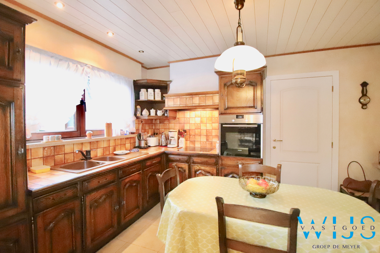 Ruime gezinswoning met 5 slaapkamers &amp; ZUIDgerichte tuin te Zelzate! 