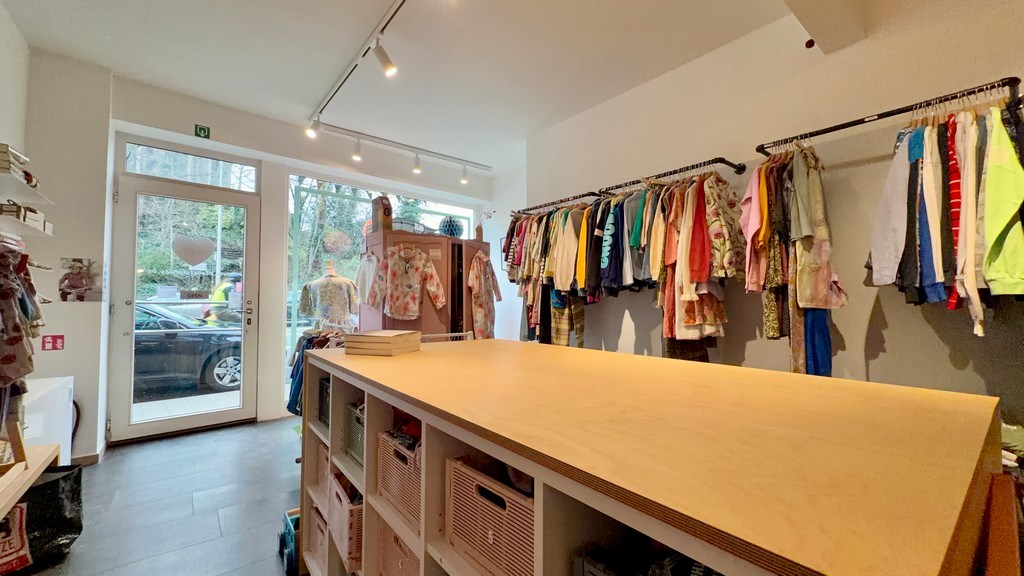 Commercieel gelegen handelsruimte te huur in Sint-Amandsberg