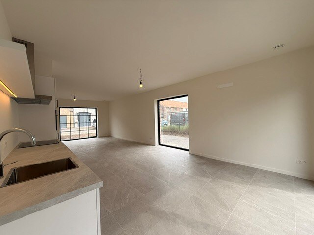 Halfopen nieuwbouwwoning met 4 slaapkamers gelegen te Opitter. 