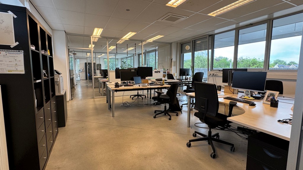 Kantoor/labo met klein magazijn te huur in Technologie-park Zwijnaarde