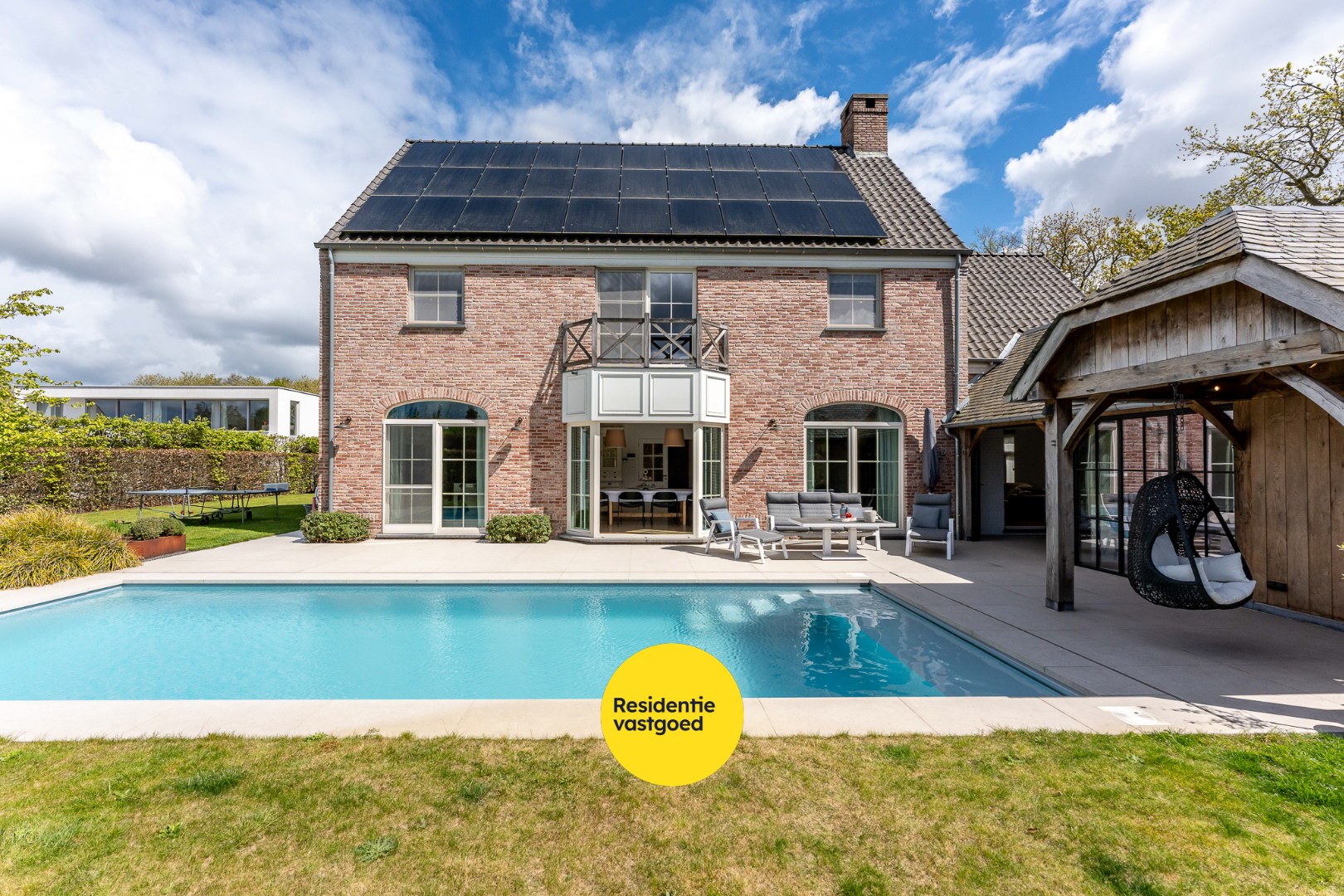 Exclusieve villa met zwembad en poolhouse in de nieuwe St-Annawijk te Sint-Andries 