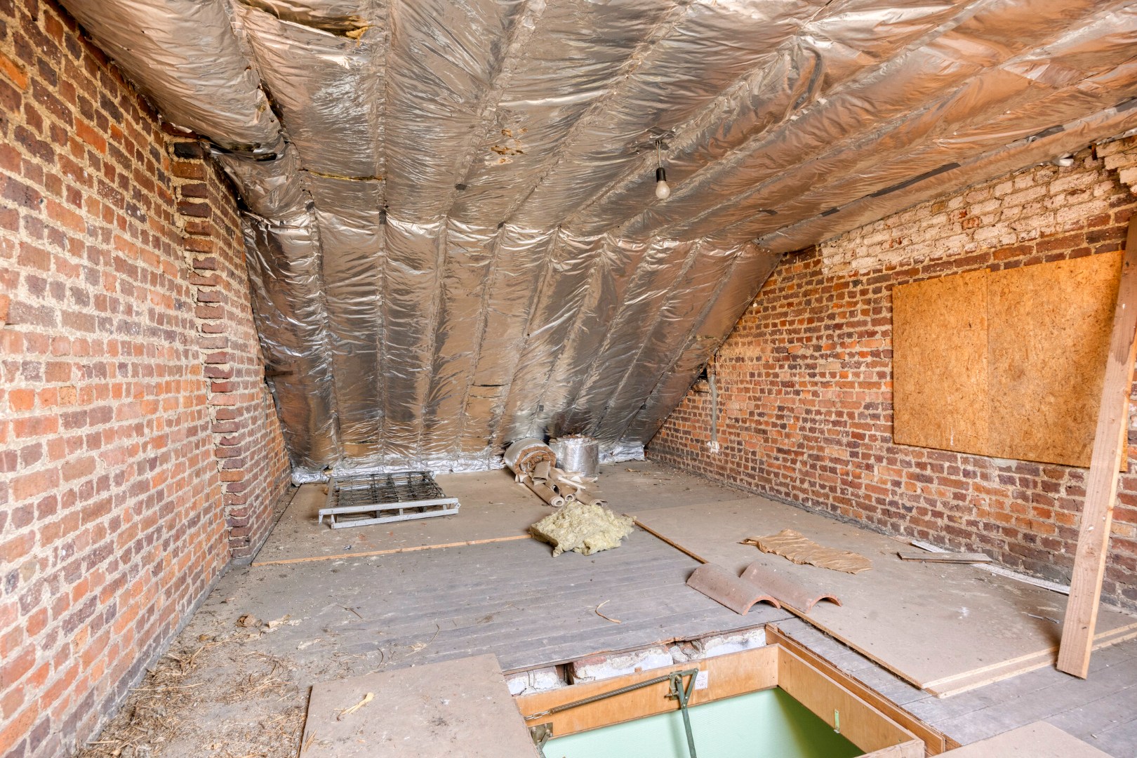 Ruime woning met ruime tuin en garage op een perceel van 802m² in Holsbeek – EPC 280 kWh/m² - bewoonbare opp. 243 m² 