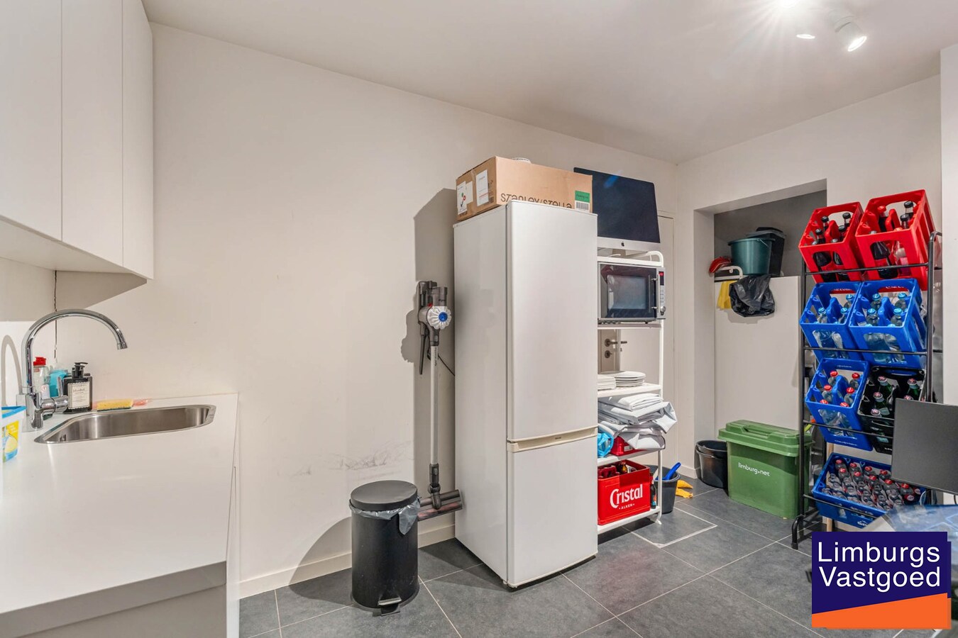 Modern instapklaar kantoor in Hasselt centrum met energielabel B, 