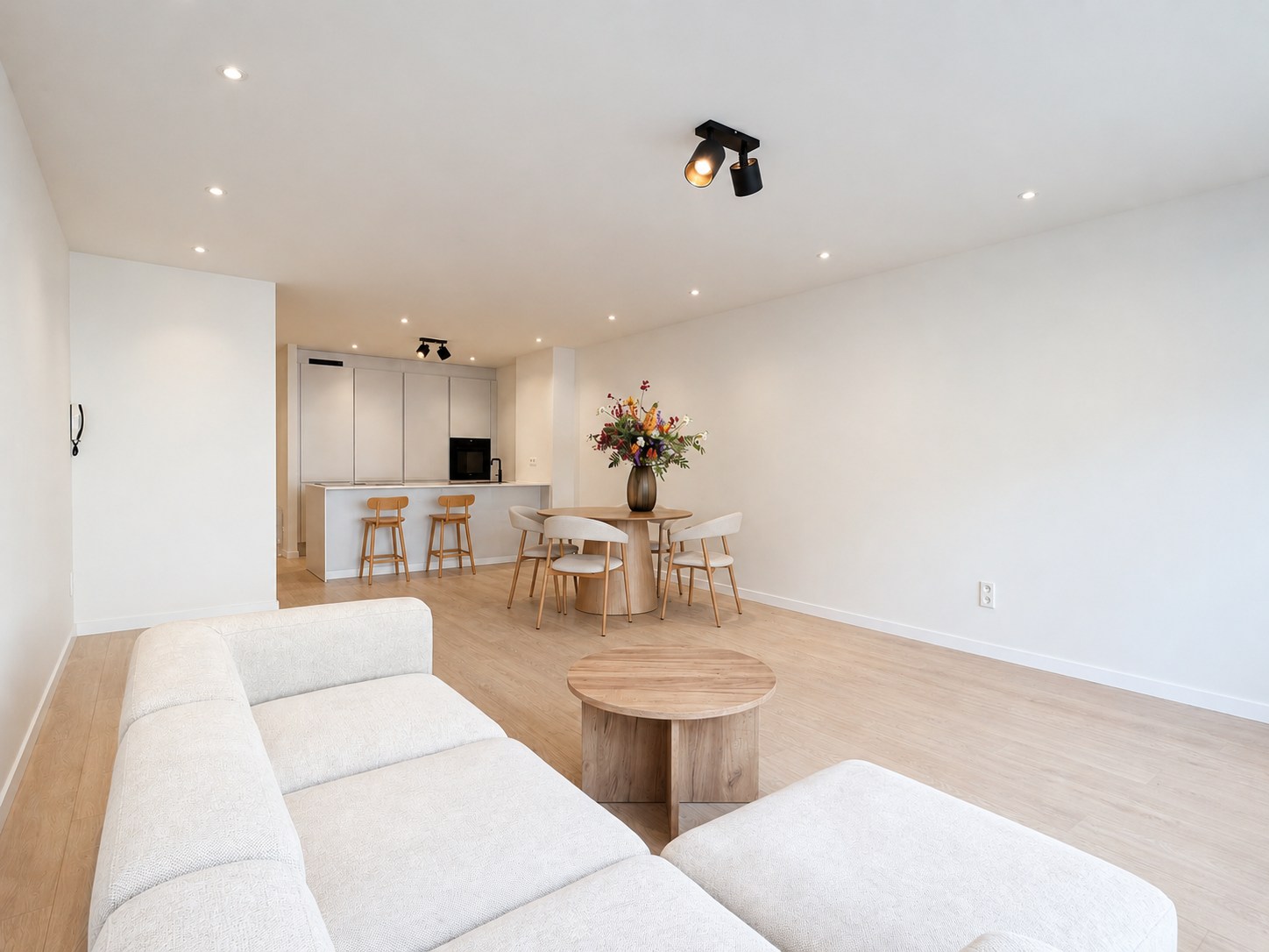 Instapklaar 2-slaapkamerappartement op wandelafstand van zee 