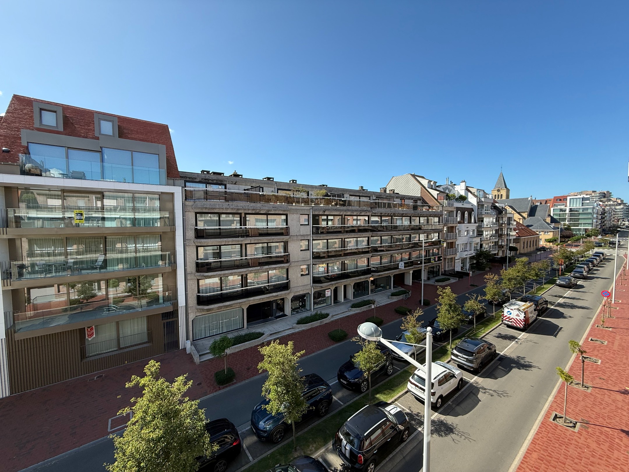 GEMEUBELD: 2- slaapkamer appartement gelegen op een toplocatie in de Van Bunnenlaan 