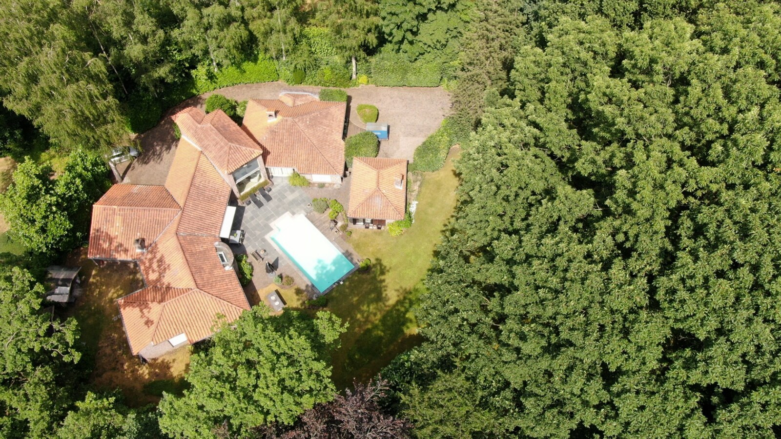 Gelijkvloersvilla op een perceel van 3.500 m² op een toplocatie te Schilde 