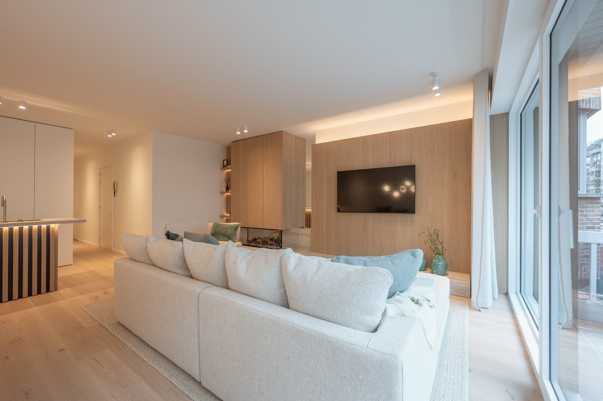 Prachtig gerenoveerd appartement met 3 slaapkamers centraal gelegen op de Lippenslaan te Knokke. 