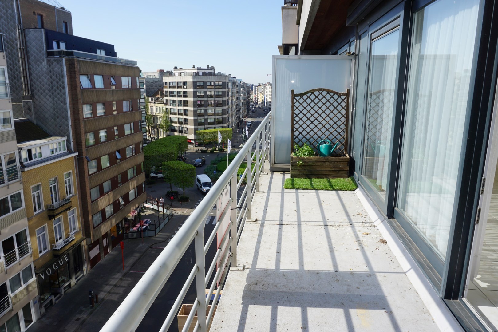 APPARTEMENT SPACIEUX AVEC TERRASSE DANS LE CENTRE D'OSTENDE 