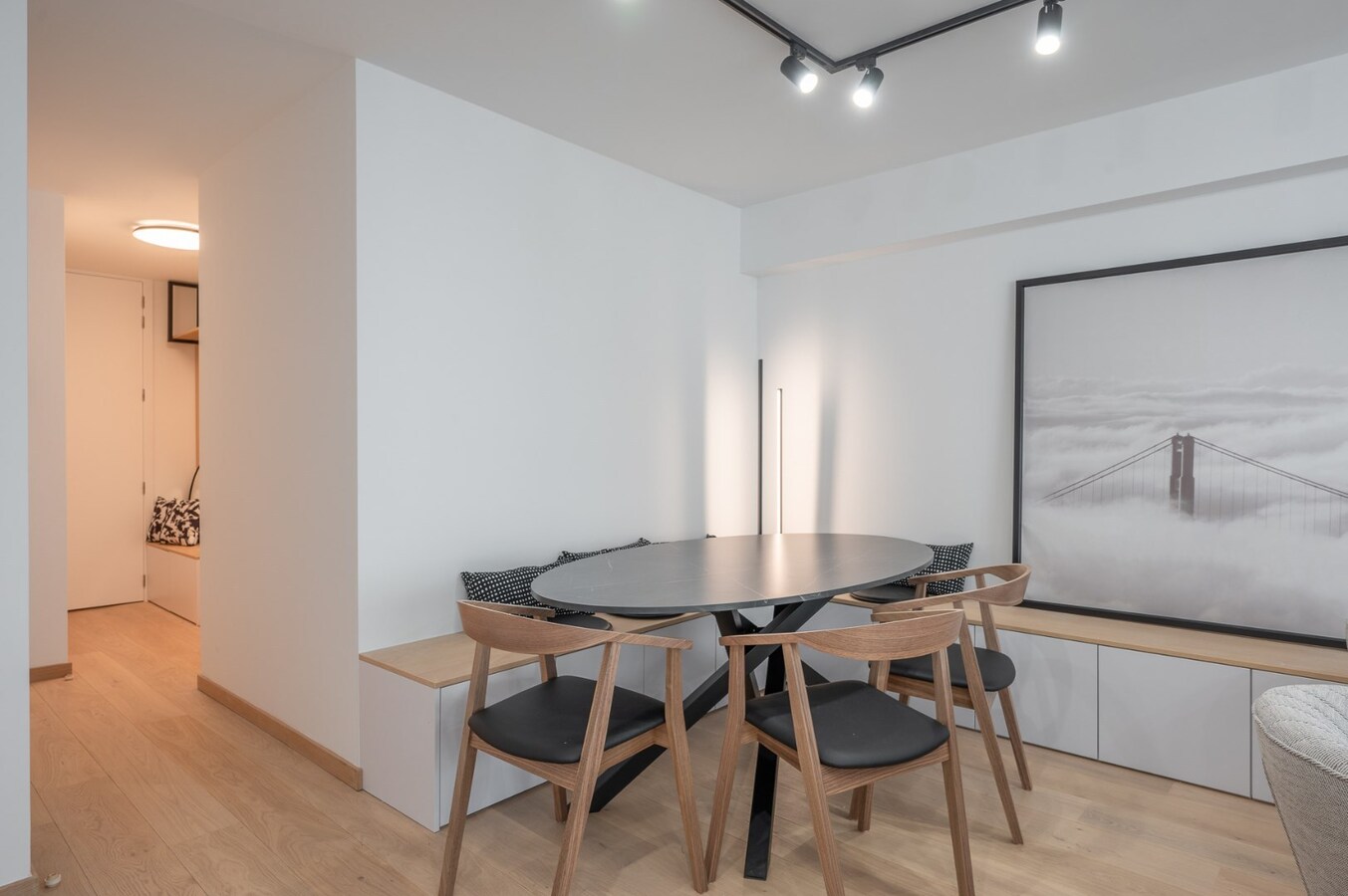 Zeer leuk, volledig gerenoveerd en ingericht vakantieappartement te Duinbergen 