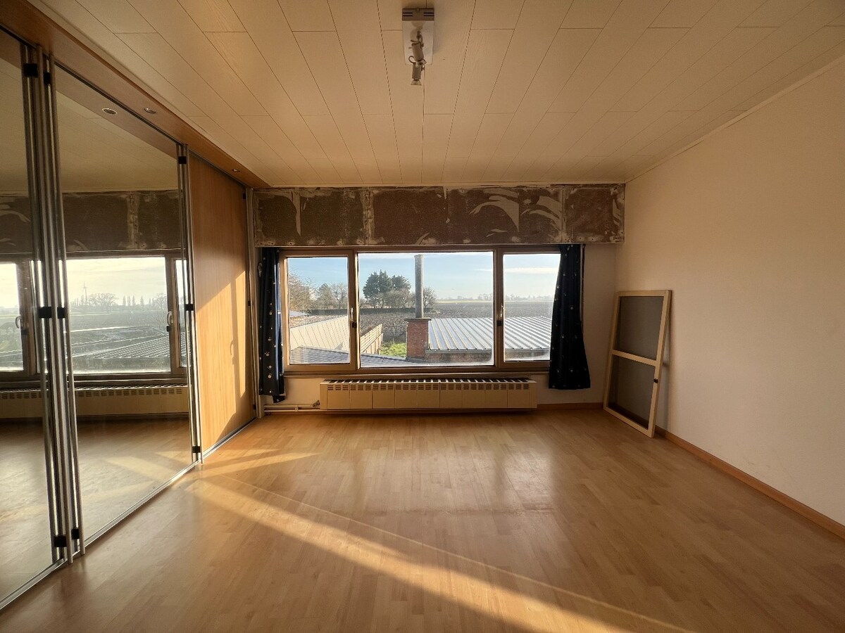 Op te knappen HOB met landelijk zicht 