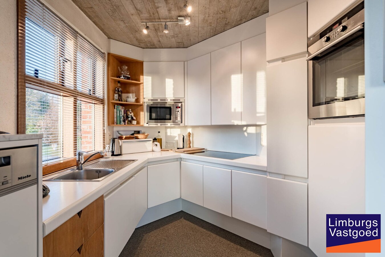 Gezinswoning met zuidgerichte tuin en garage, 5a 85ca 