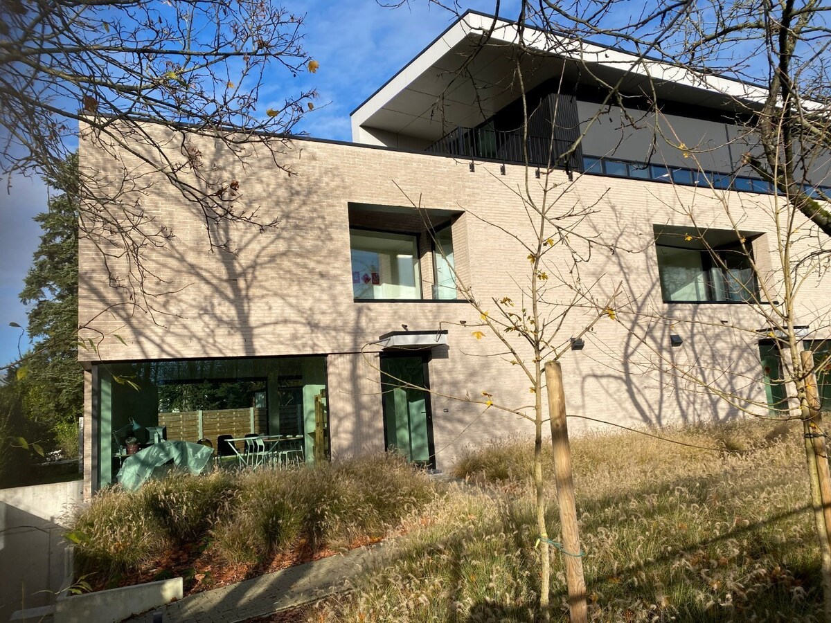 Half Open Nieuwbouw. Op 750 m van Gent-St-Pieters én aan tramhalte. 